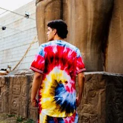 Camiseta Karl Kani Serif Tie Dye Baseball 9 Camiseta Karl Kani Serif Tie Dye Baseball -Botas de fútbol comercio camiseta karl kani serif tie dye baseball multicolor 3