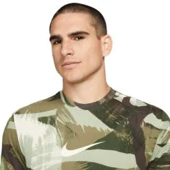 Camiseta Nike Dri-Fit Camo AOP -Botas de fútbol comercio camiseta nike dri fit camo aop oil green 2