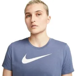 Camiseta Nike Dri-Fit Swoosh Mujer -Botas de fútbol comercio camiseta nike dri fit swoosh mujer diffused blue white 2