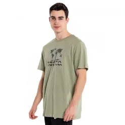 Camiseta Nike NIKE FC Essentials Seasonal Graphic 8 Camiseta Nike NIKE FC Essentials Seasonal Graphic -Botas de fútbol comercio camiseta nike fc essentials seasonal graphic oil green 1