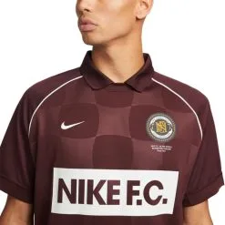 Camiseta Nike Dri-Fit NIKE FC World Cup 2022 -Botas de fútbol comercio camiseta nike nike df fc wc jsy burgundy crushsummit whitesummit white 2