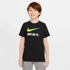 Camiseta Nike Sportswear Jus Do It Swoosh Niño -Botas de fútbol comercio camiseta nike nsw just do it nino black volt 2