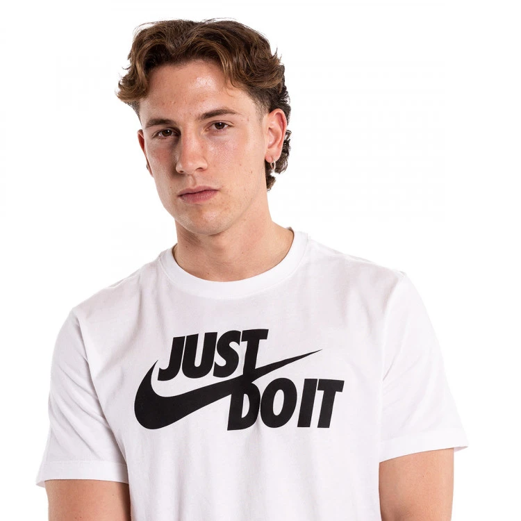 Camiseta Nike Sportswear Just Do It Swoosh 6 Camiseta Nike Sportswear Just Do It Swoosh - Imagen 4