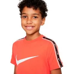 Camiseta Nike Sportswear Repeat Swoosh Niño -Botas de fútbol comercio camiseta nike sportswear repeat swoosh nino crimson white 2