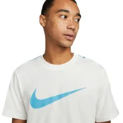 Camiseta Nike Sportswear Repeat Swoosh -Botas de fútbol comercio camiseta nike sportswear repeat swoosh summit white baltic blue 2