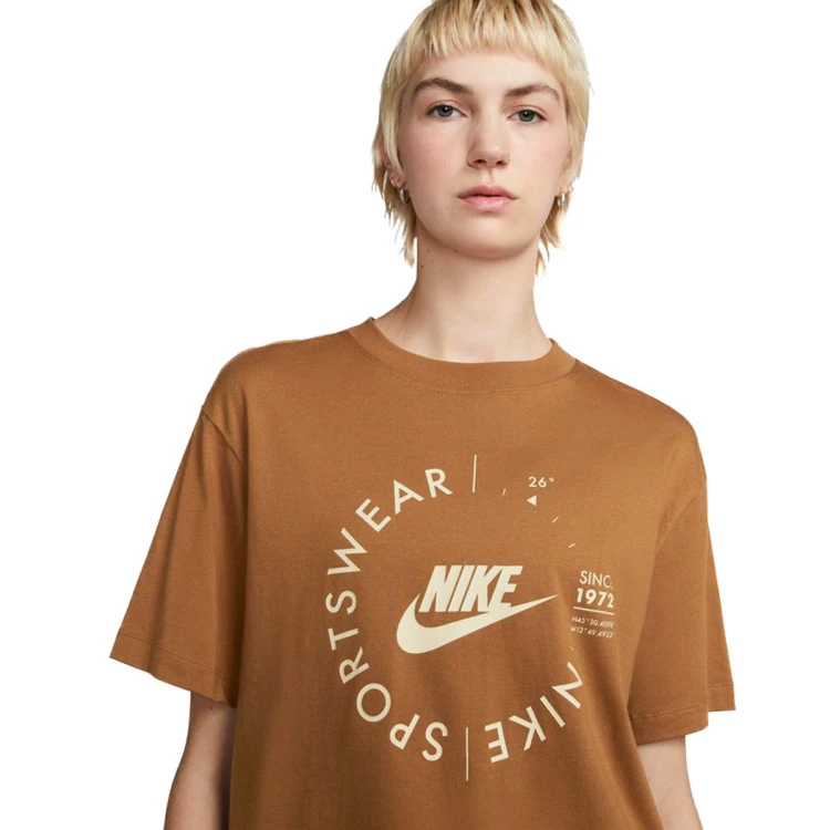 Camiseta Nike Sportswear Sport Utility Mujer 5 Camiseta Nike Sportswear Sport Utility Mujer - Imagen 3