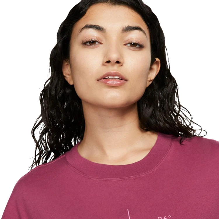 Camiseta Nike Sportswear Sport Utility Mujer 5 Camiseta Nike Sportswear Sport Utility Mujer - Imagen 3