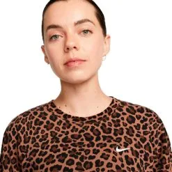 Sudadera Nike Leopard Aop Mujer 8 Sudadera Nike Leopard Aop Mujer -Botas de fútbol comercio top nike crew leopard aop mujer archaeo brown white gcw1 2